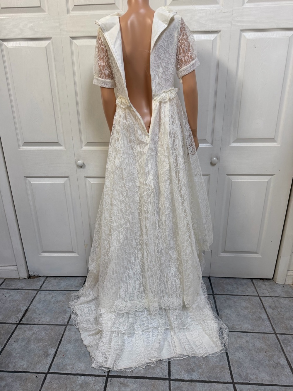 VTG Ivory Lace Bridal Gown Scalloped Neckline Short Sleeves Wedding Dress Sz 12 - Picture 7 of 16